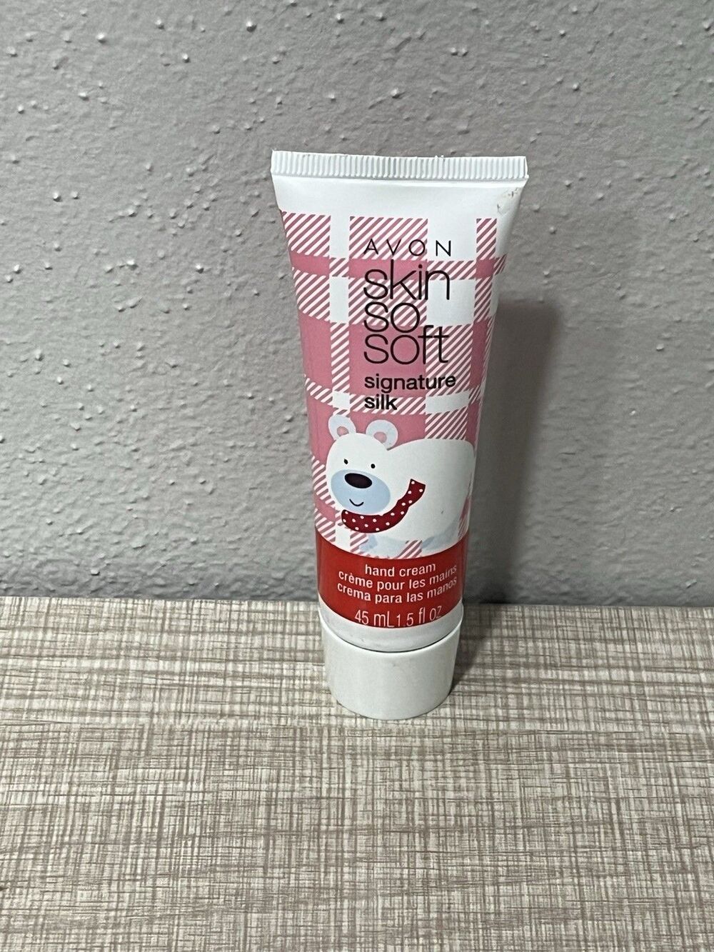 Avon skin so soft signature silk handcream 1.5 fluid ounces NEW